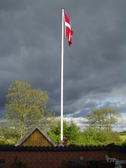 20040521: Flaget er oppe.